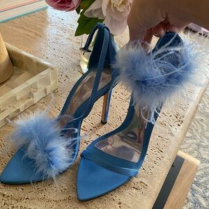 NWOT JLO feather pumps